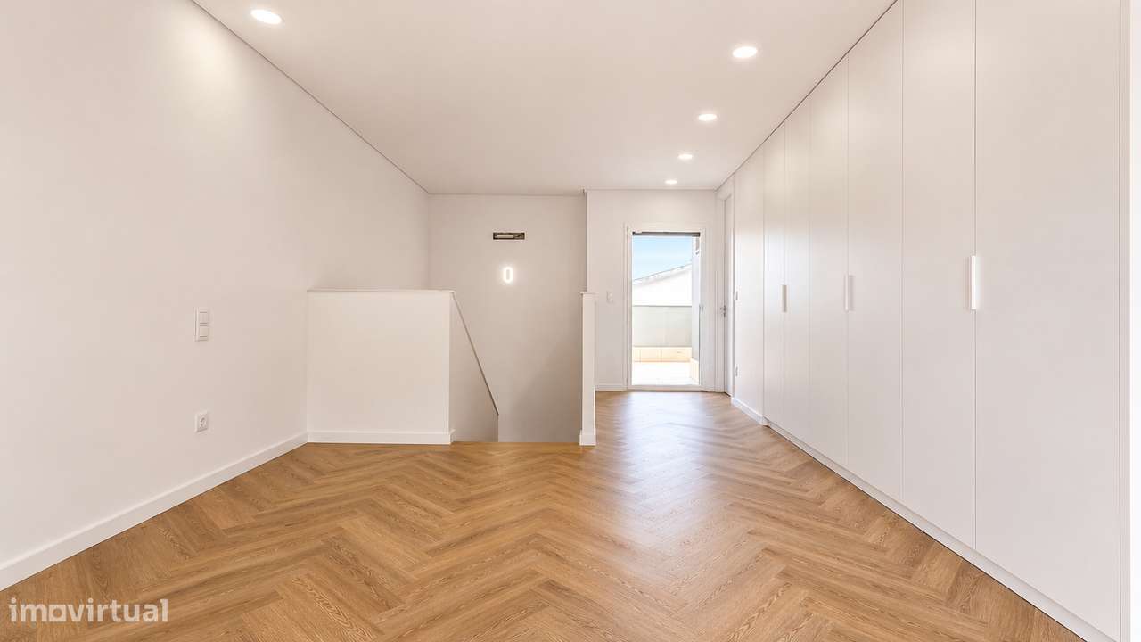 Moradia T3 NOVA, São Cosme | Garagem 2 ou + carros | Pátio + terraço-12