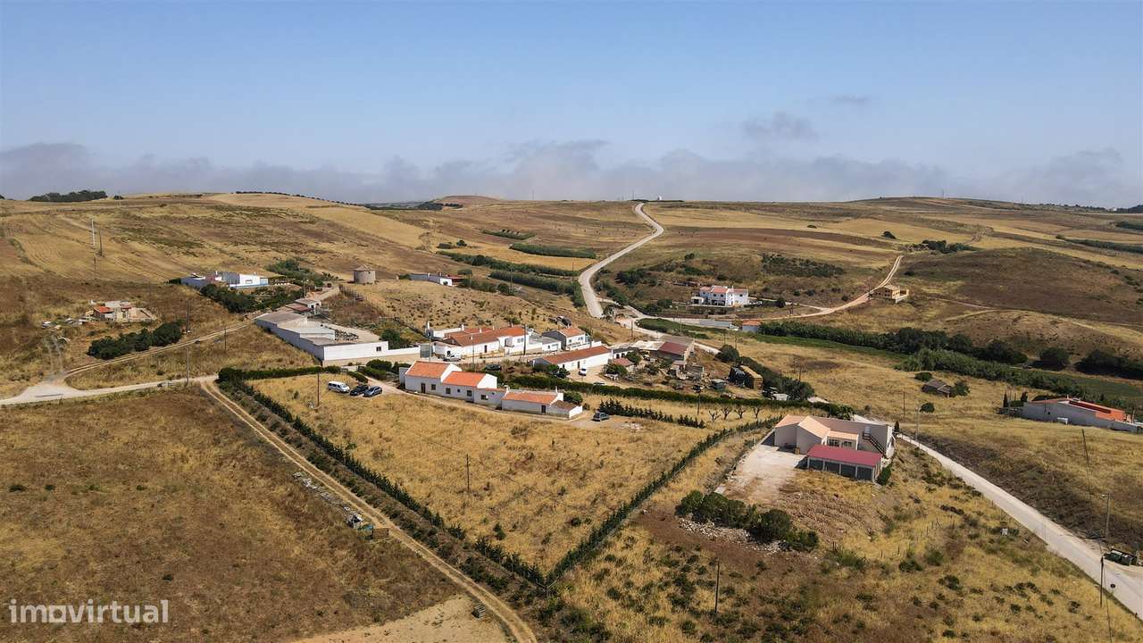 Moradia T3 com Potencial de Investimento, Raposeira, Vila do Bispo - Grande imagem: 1/32