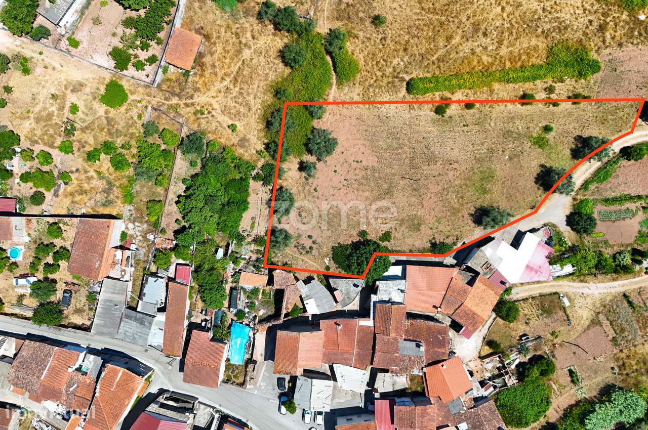 Moradia em ruínas com terreno - Grande imagem: 2/21