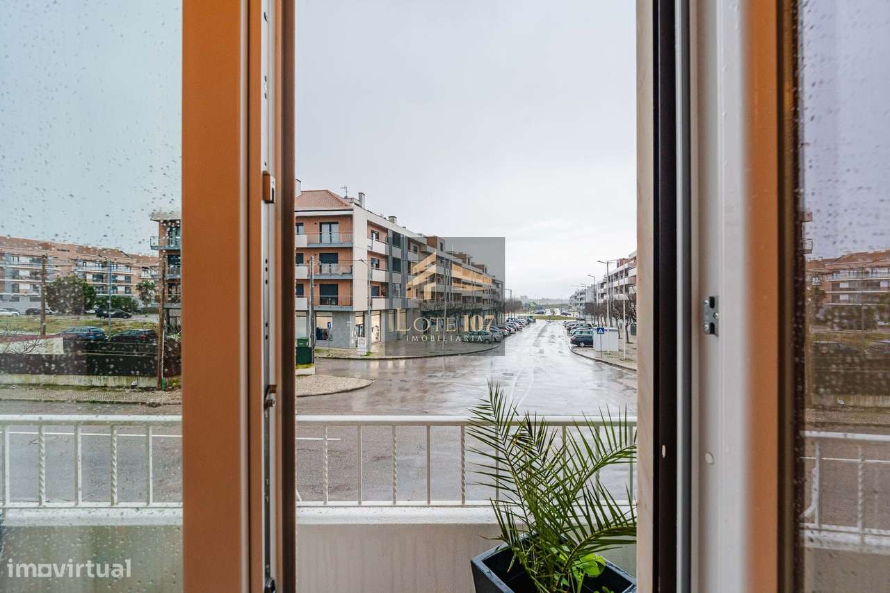 Apartamento T2 Remodelado em Pinhal Novo-30