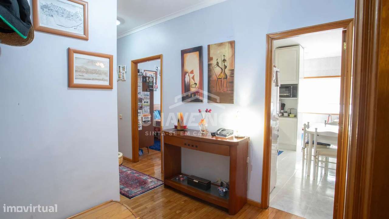 Apartamento T2 c/ varanda em Canelas-7