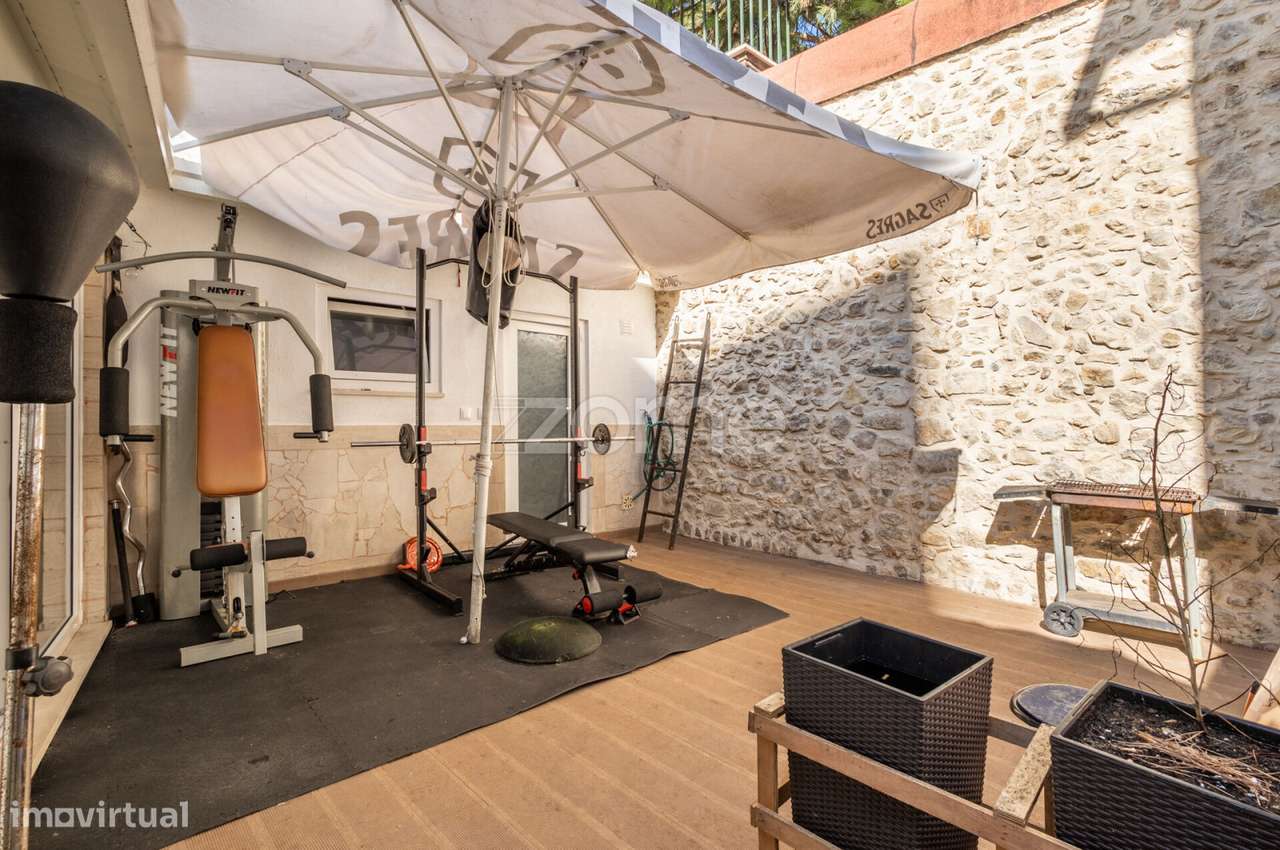 Prédio com grandes áreas no Centro de Leiria-8