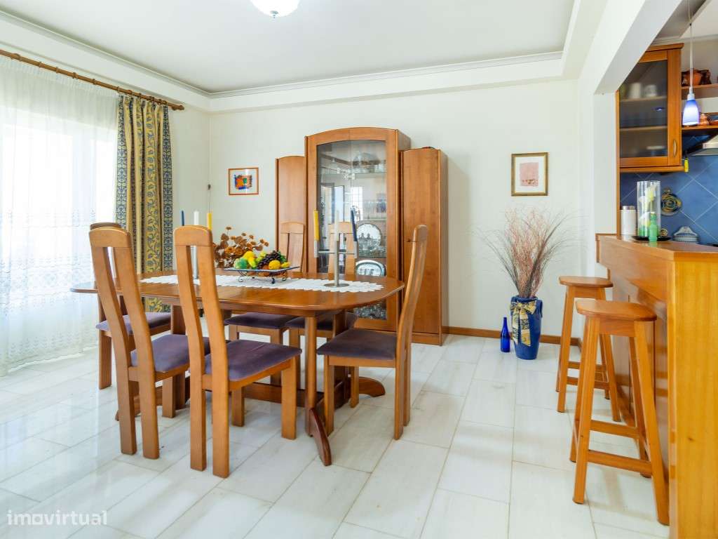 Moradia exclusiva com vista mar deslumbrante, piscina e localização...-17