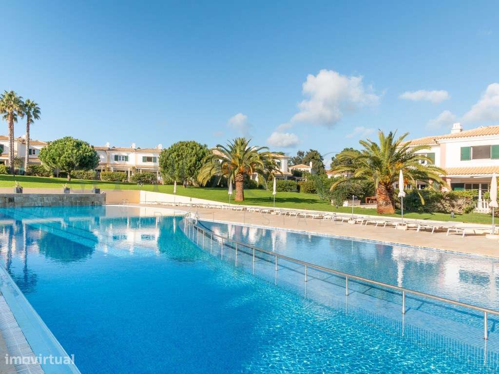 Elegante Moradia em Banda T2 em Resort de Luxo 4* na Prestigiada Vi...-9