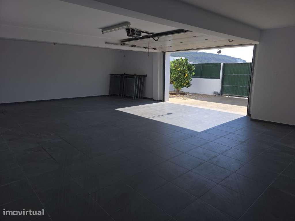 Moradia T5 com Terraço e Piscina-20