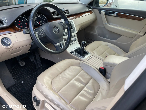 Volkswagen Passat 2.0 TDI Comfortline - 6