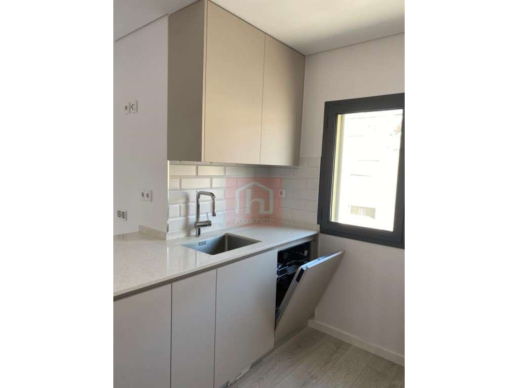 Apartamento T4 Duplex com garagem box no centro de Alcochete - Grande imagem: 5/39