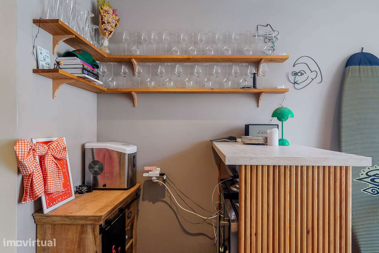 Garrafeira, mercearia para trespasse na Rua Tenente Ferreira Durão-15