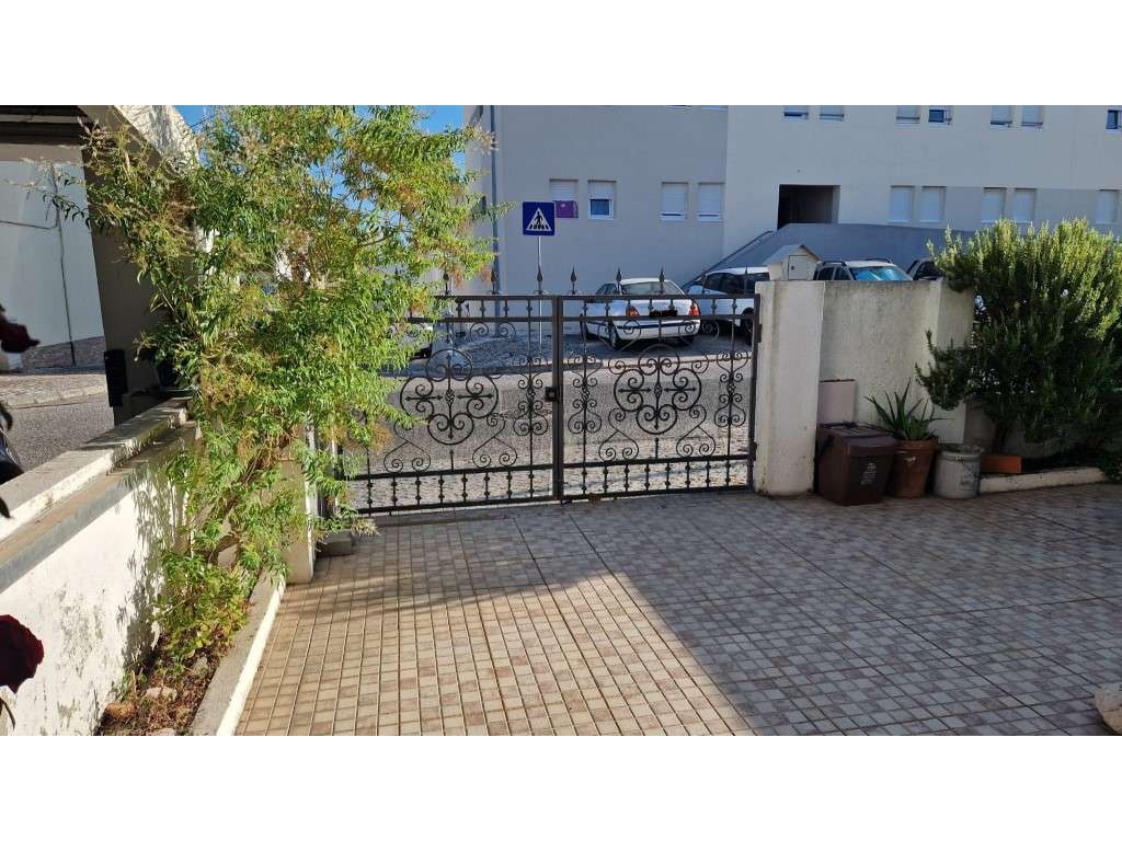 Moradia em Banda - T4 - Manteigadas-2