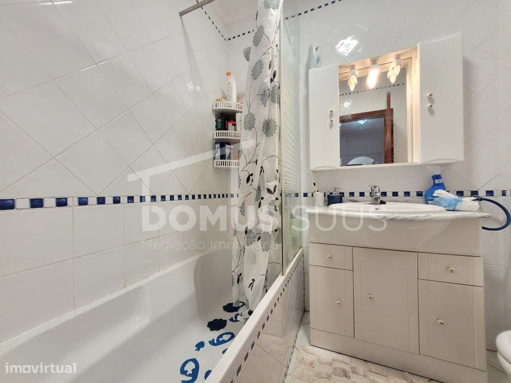 Apartamento T2 em ótimo estado com um terraço enorme-9