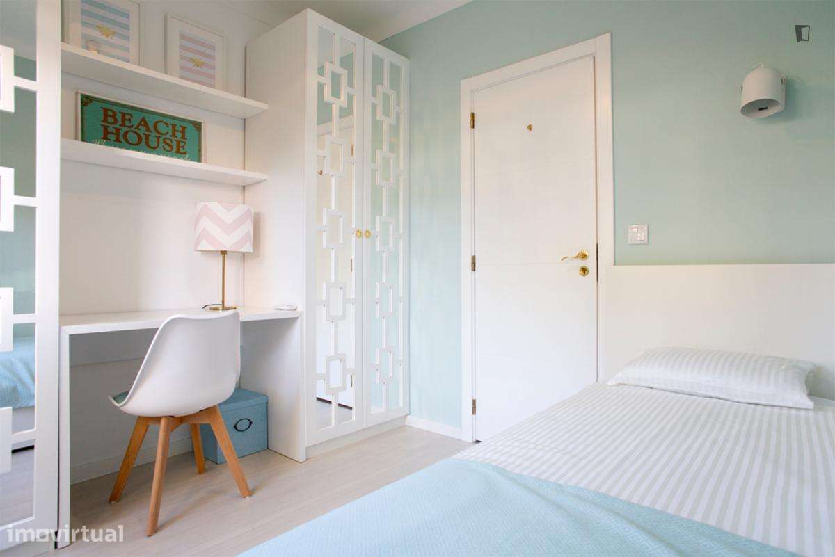 Quarto - localizado em Carcavelos Lisbon - Grande imagem: 5/9