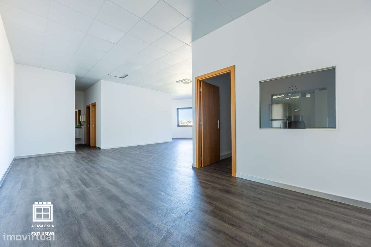 Armazém com 351 m2 na Z. I. de Fiães, S. M. Feira - Exclusivo - Grande imagem: 3/47