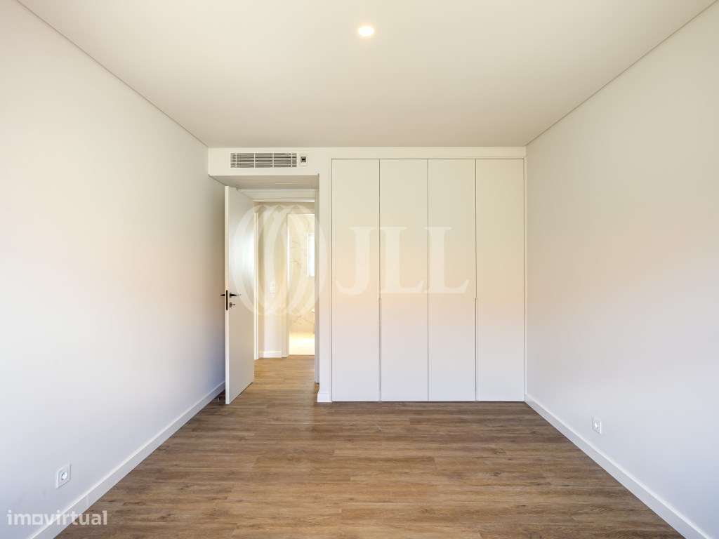 Moradia T5+2 com piscina no Estoril-14