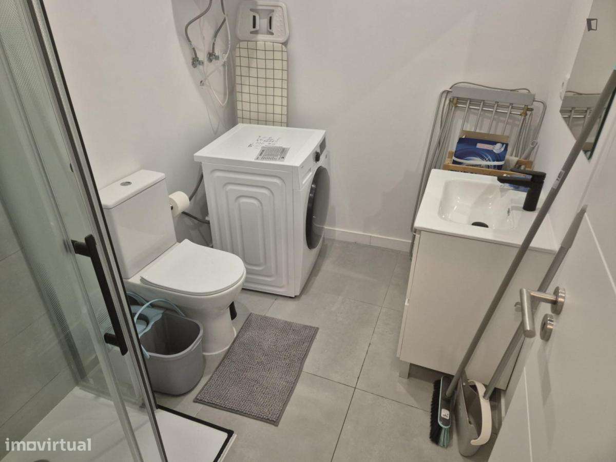 Quarto - localizado em Penha de França Lisbon - Grande imagem: 3/4