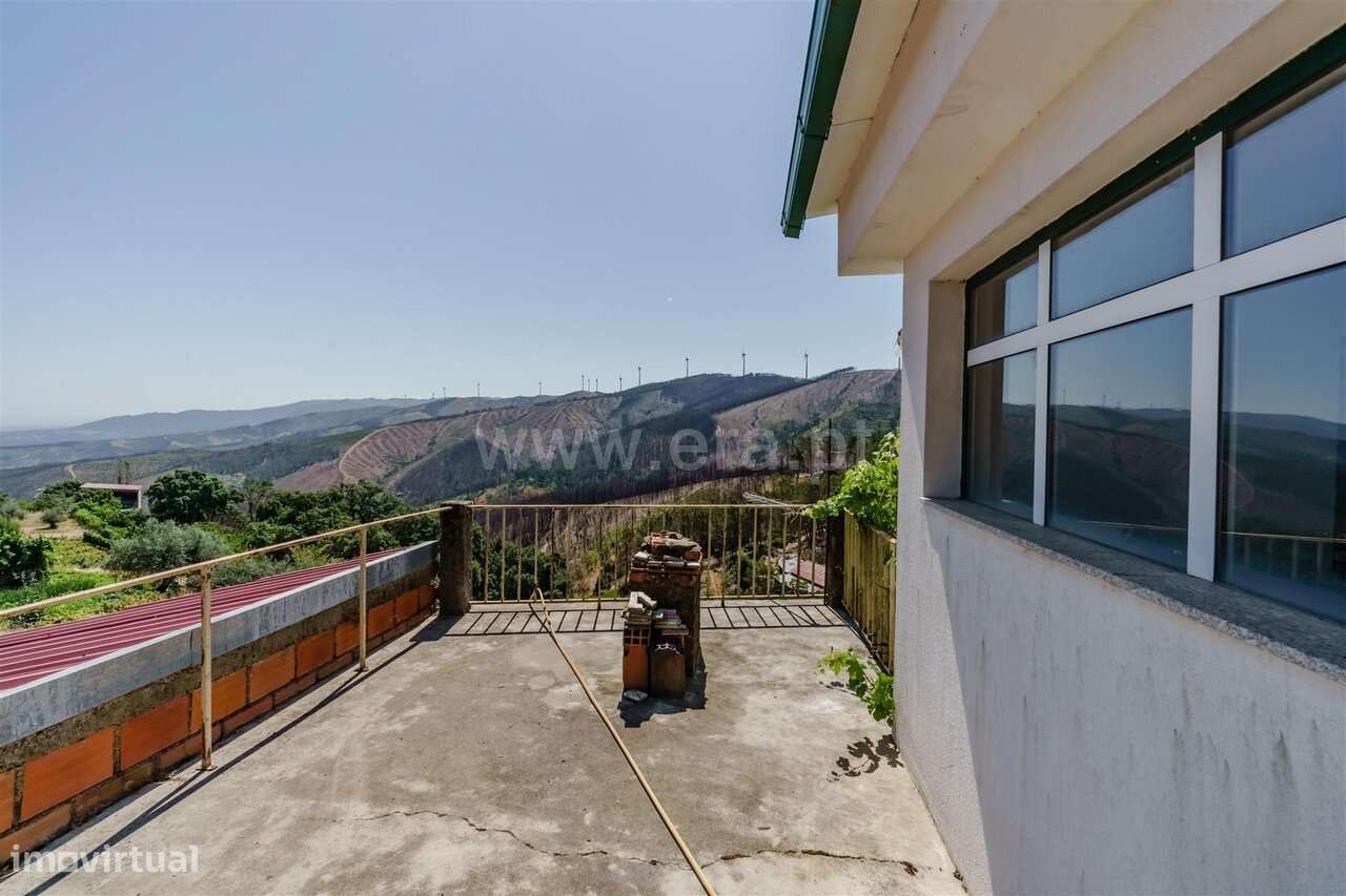 Moradia Geminada T3 / Fundão, Aço-15