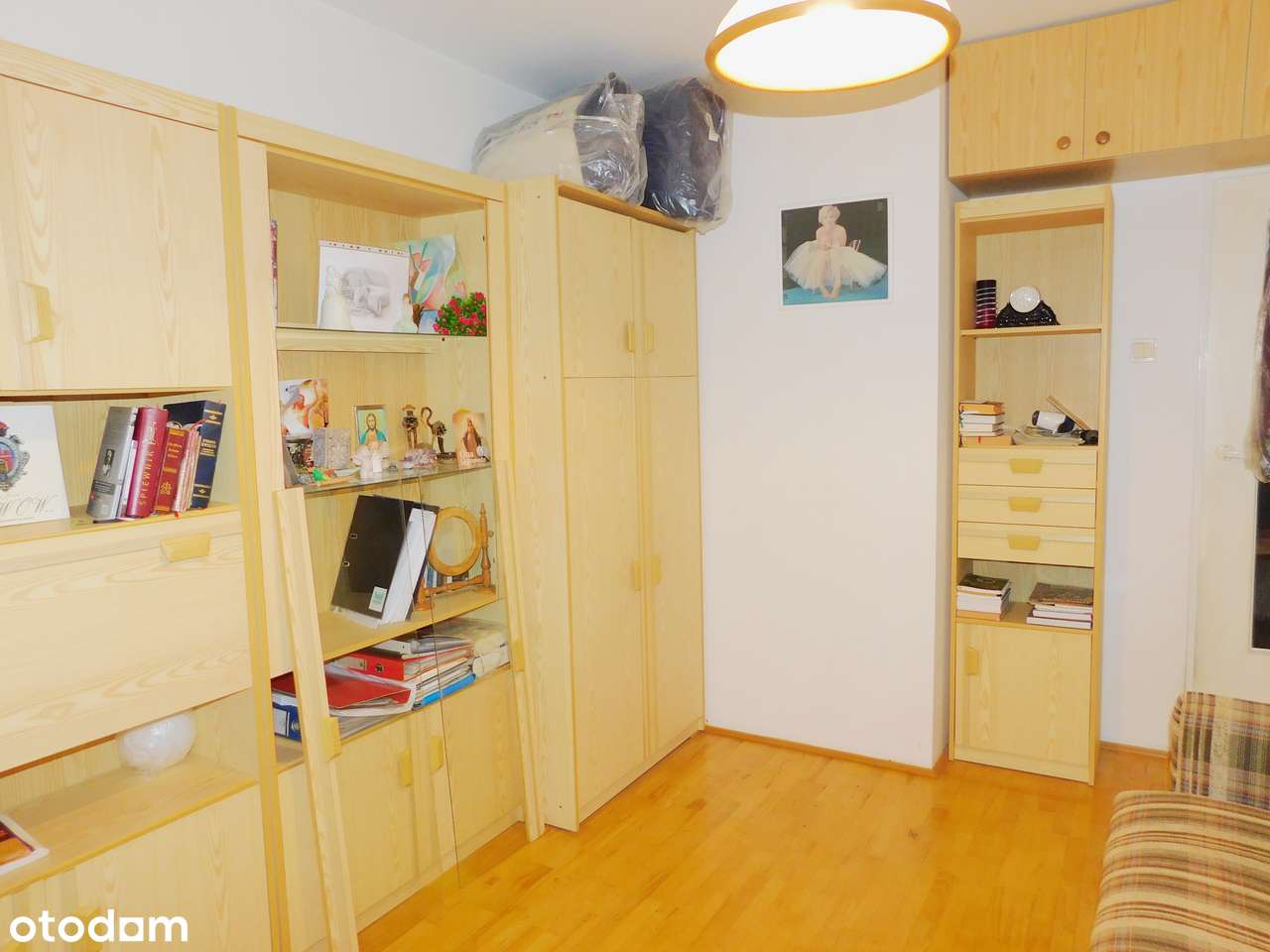 Dwupokojowe Mieszkanie / Pierwsze Piętro.-3