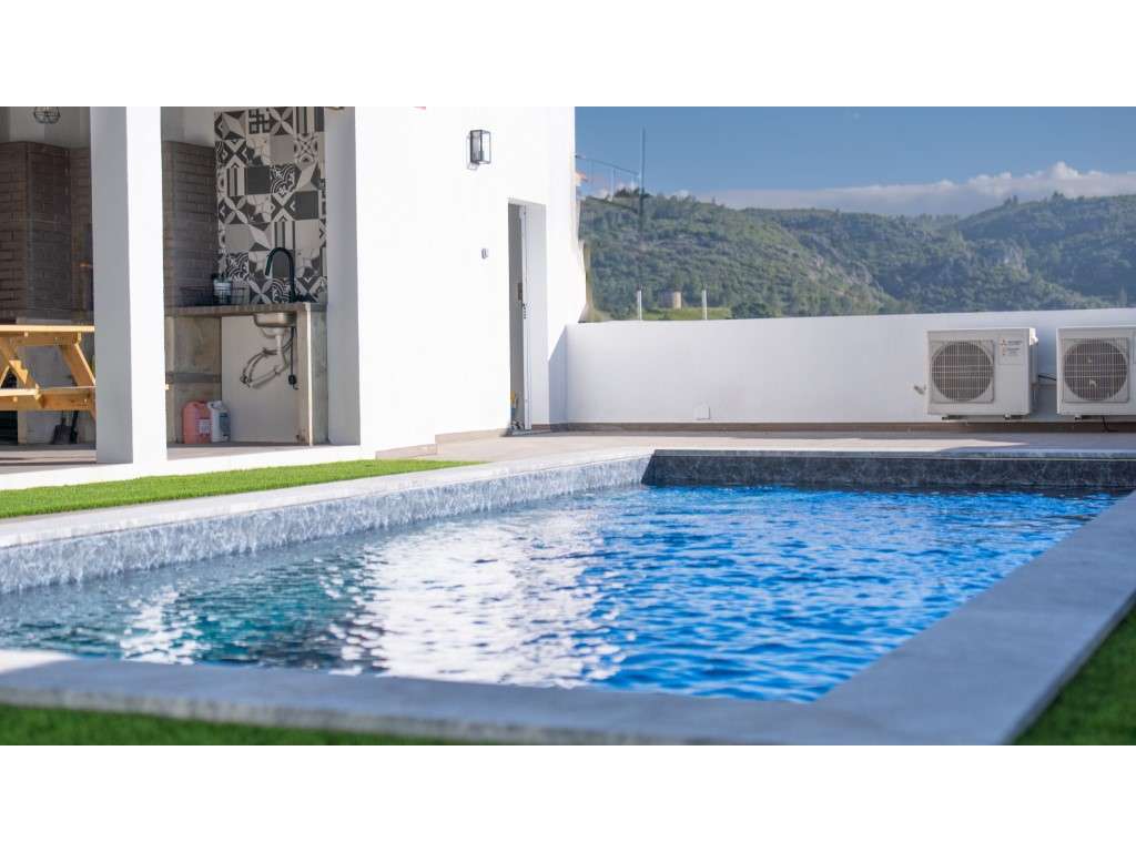 Moradia T3 com Piscina em Sesimbra-0