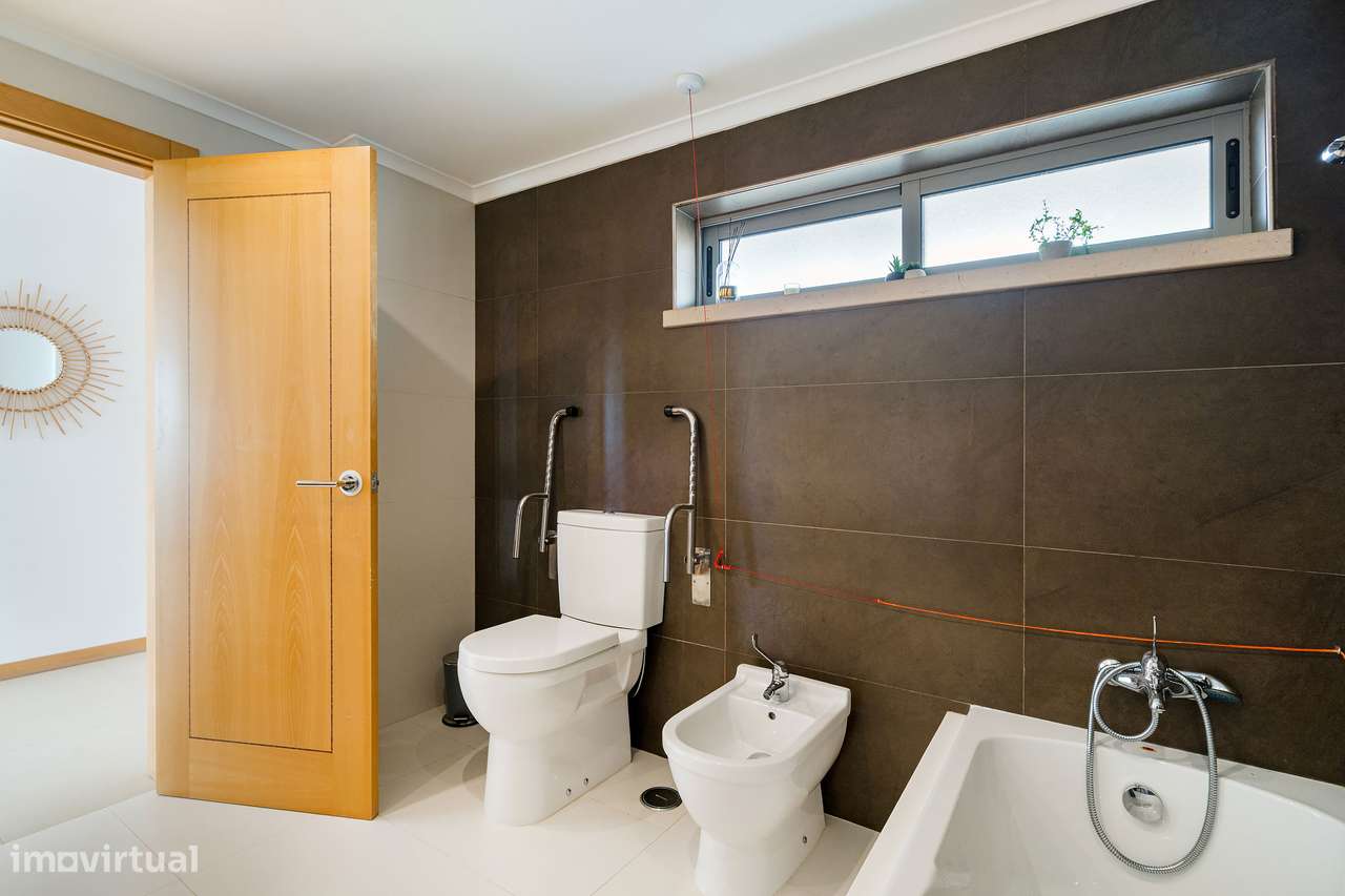 Apartamento T1 com vista mar a 600m da praia-16