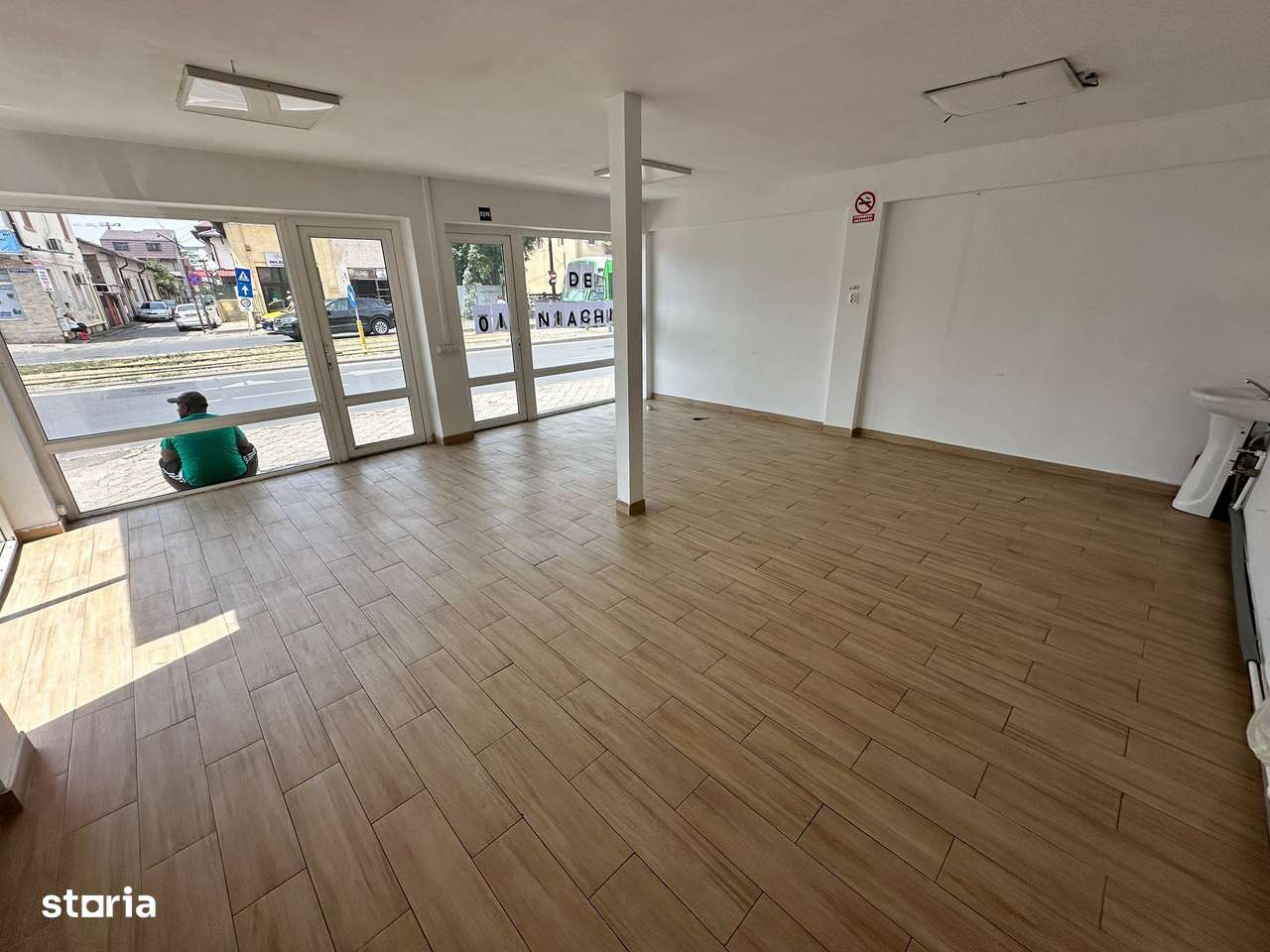 Spatiu Stradal 38mp Calea Rahovei Viilor Progresului Jumbo Mall Birou - Imagine principală: 5/10