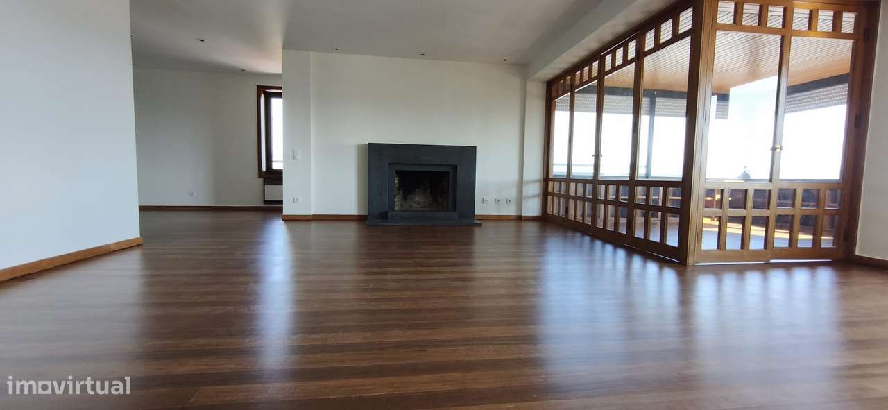 magnifico T5 duplex remodelado na Rua Miguel Torga , Penedo da Saudade-6