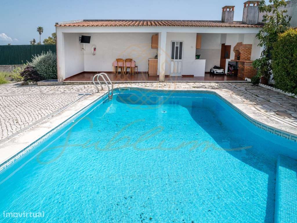 Moradia Isolada com 6 Assoalhadas , Piscina , Garagem Perto das Praias-7