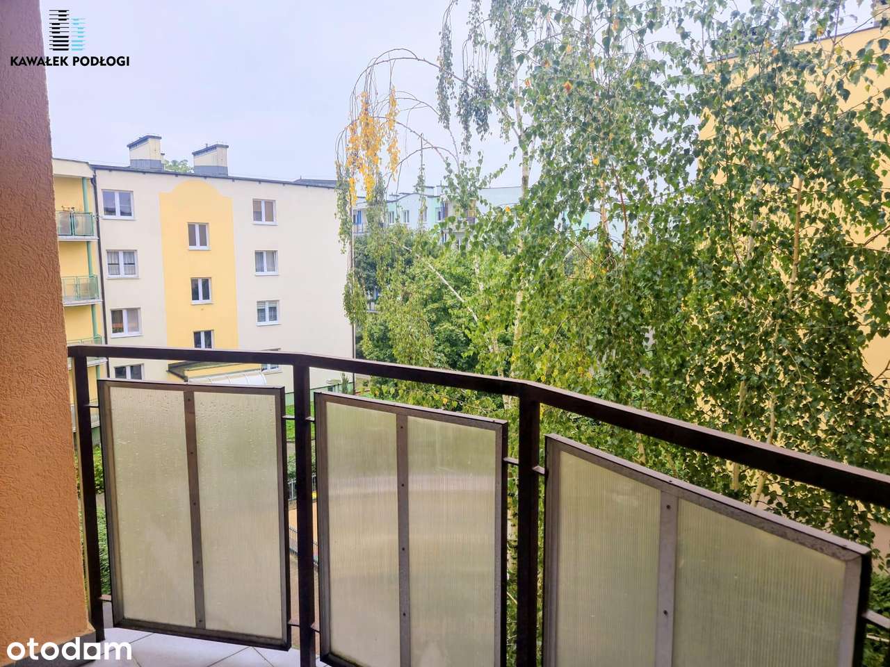 Przestronna kawalerka z osobna kuchnią i balkonem z 2005 r-8