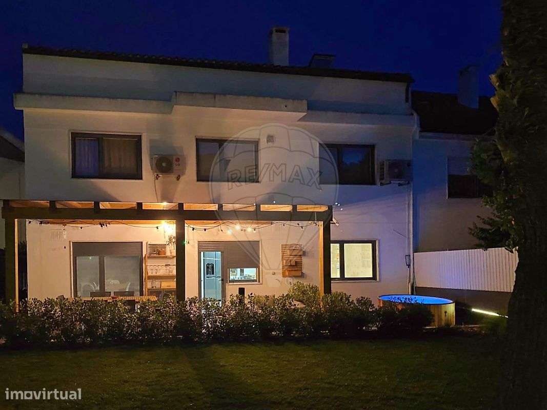 Moradia T4 à venda em Corroios-8