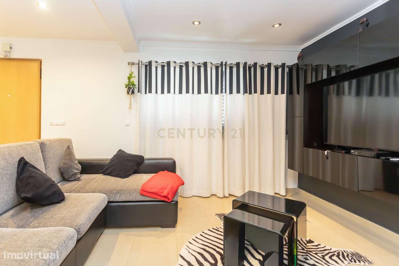 Moradia T3 com Barbecue e Aproveitamento em Almada - Grande imagem: 2/41