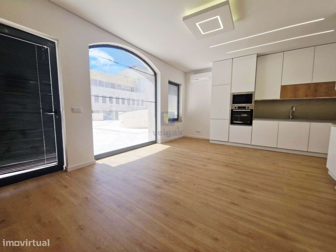 Apartamento T1 Novo no Centro de Caldas da Rainha com 2 lugares de est-5