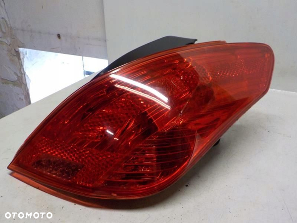 PEUGEOT 308 HB LAMPA PRAWA TYŁ TYLNA UK - 3