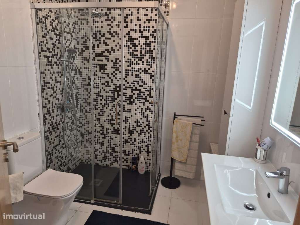 Magnífico T1 com 85 m² no Centro de Quarteira - A Passos da Praia-12