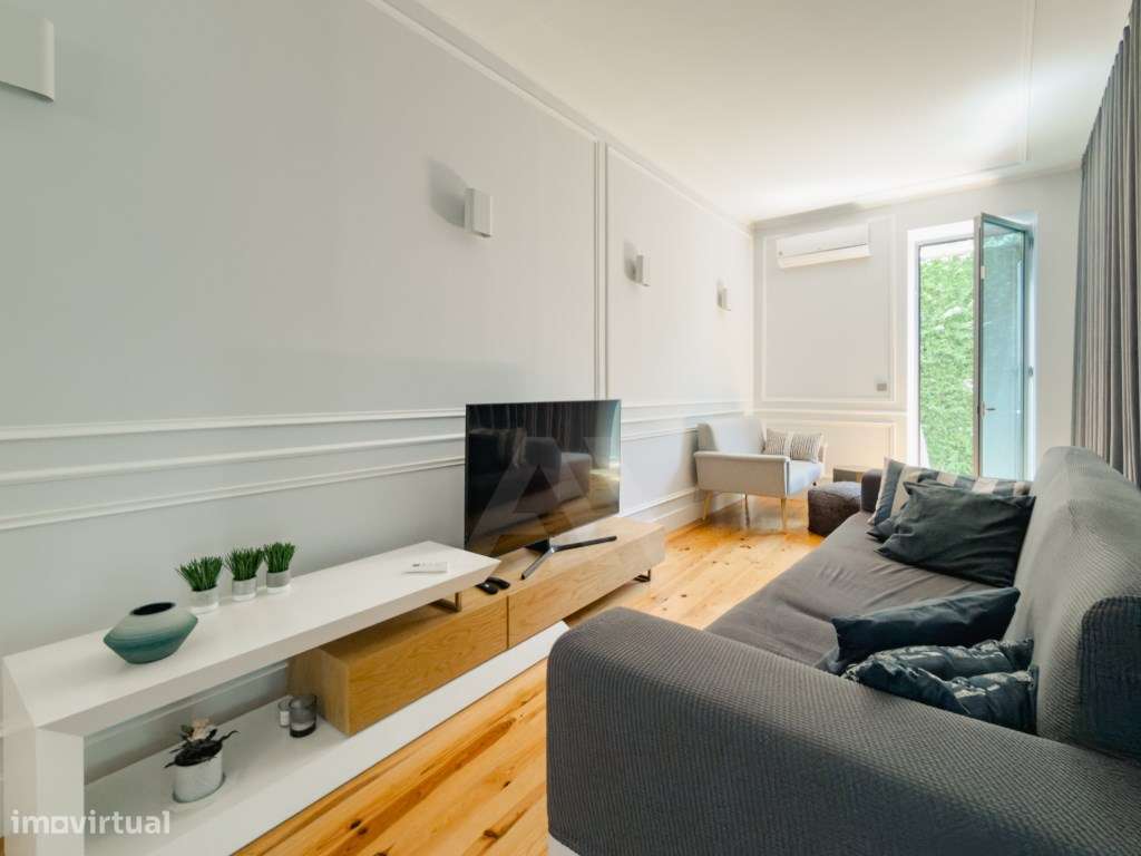 Apartamento T2 Totalmente Renovado e Mobilado em Lisboa-9