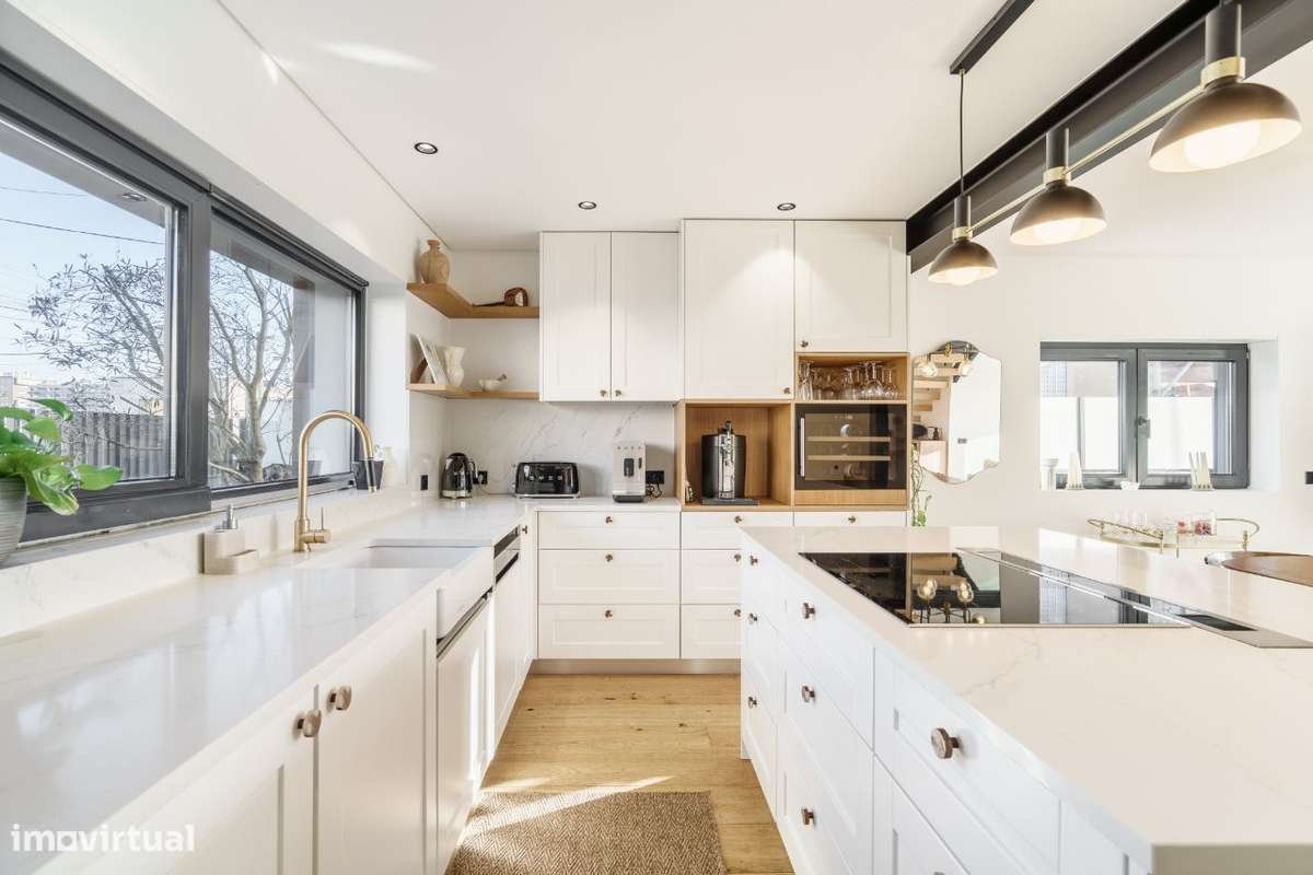 Moradia V3+1 totalmente renovada com vista mar-26