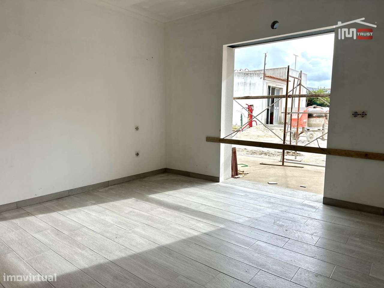 Incrível Moradia T4+1 - Com 612M2 de Terreno-24