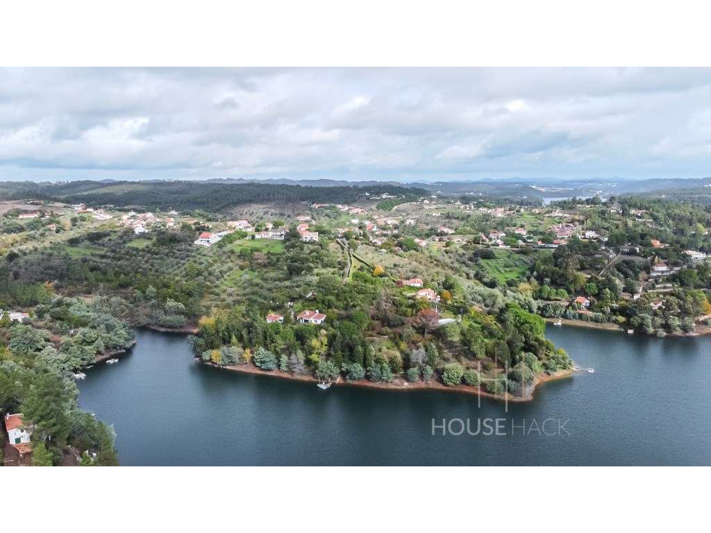 Moradia com piscina junto à Barragem de Castelo de Bode-52