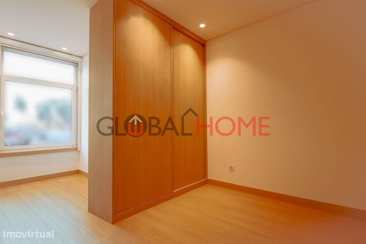 Apartamento T2 Renovado com Terraço em Fânzeres-37