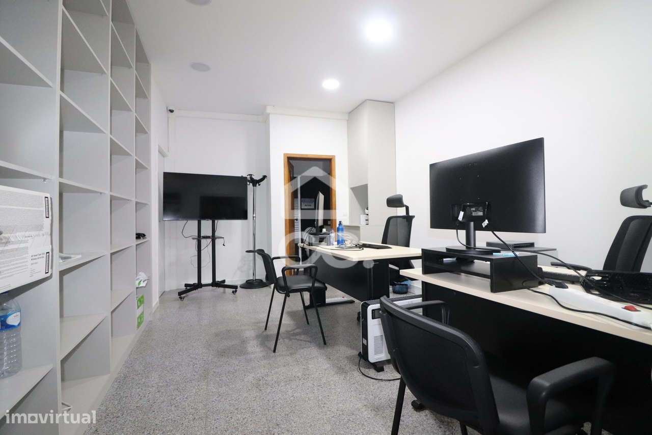 Espaço comercial remodelado  na Urbanização do Loreto! - Grande imagem: 3/15