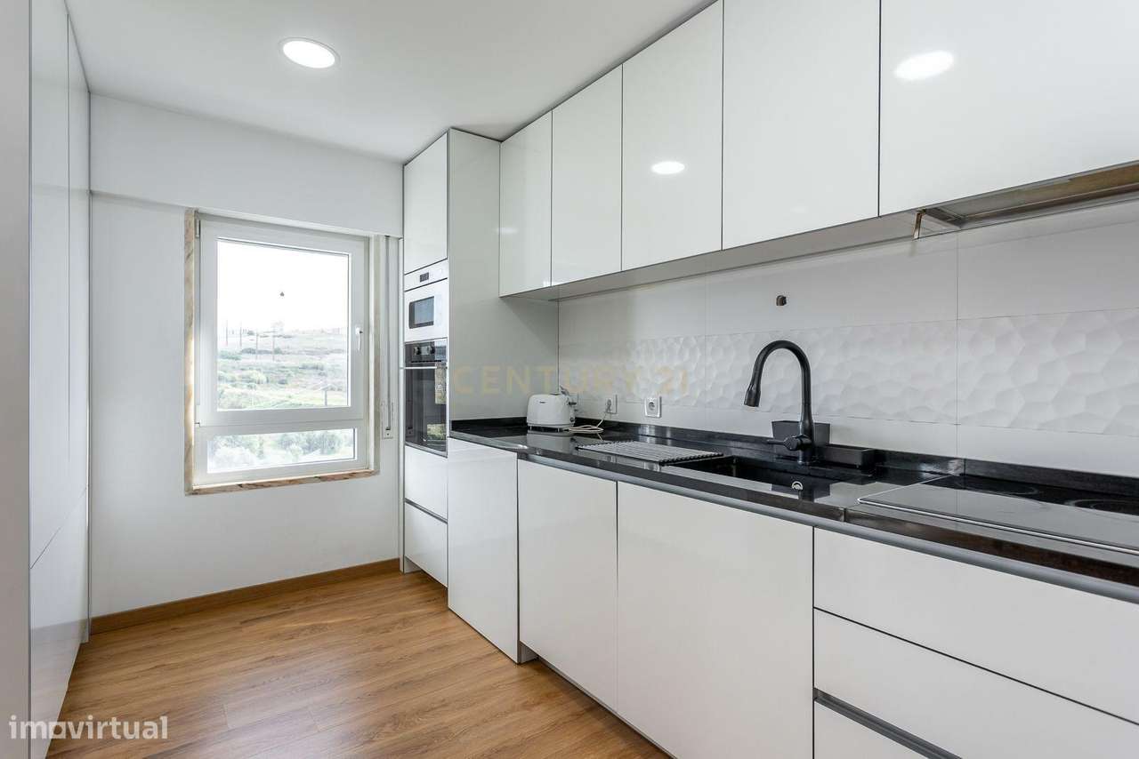 Apartamento T3 Remodelado com Arrecadação e Parqueamento-10