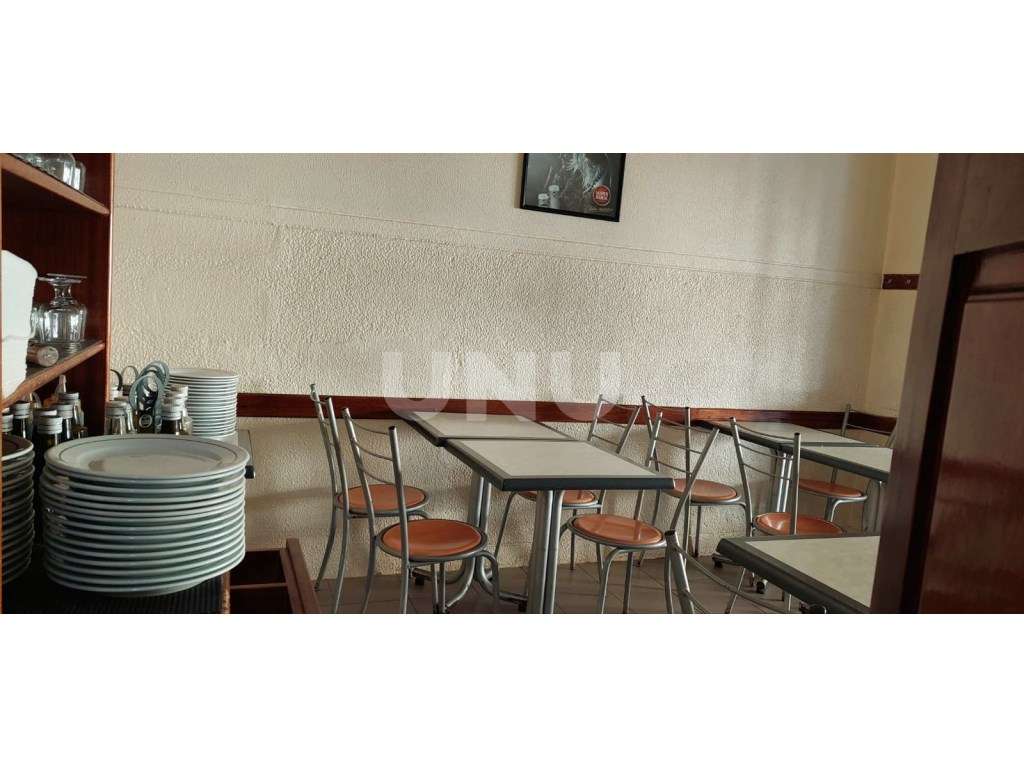 Café/Restaurante com História em Cavadas-16