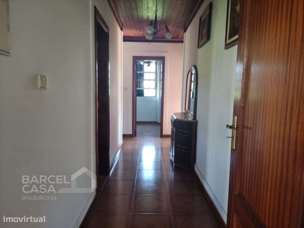 Moradia T3 com comércio para café em Quintiães - Barcelos-11