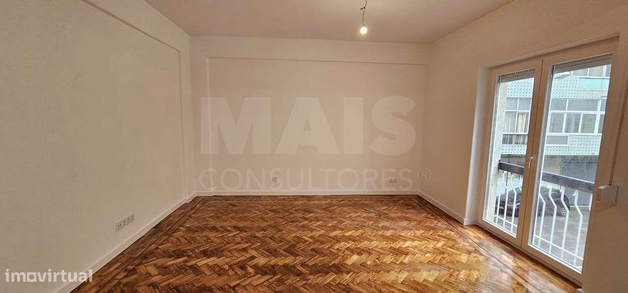 T2 Remodelado Centro do Dafundo - Grande imagem: 2/23