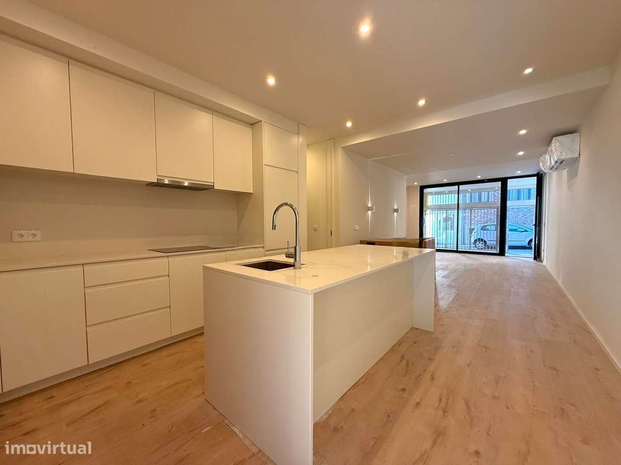 T2 remodelado e equipado c/ alpendre no Porto - Grande imagem: 2/24