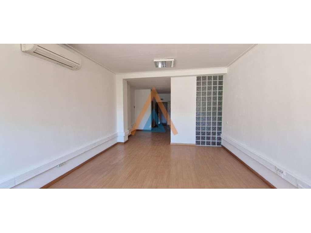 Amplo, luminoso e central. - Grande imagem: 3/5