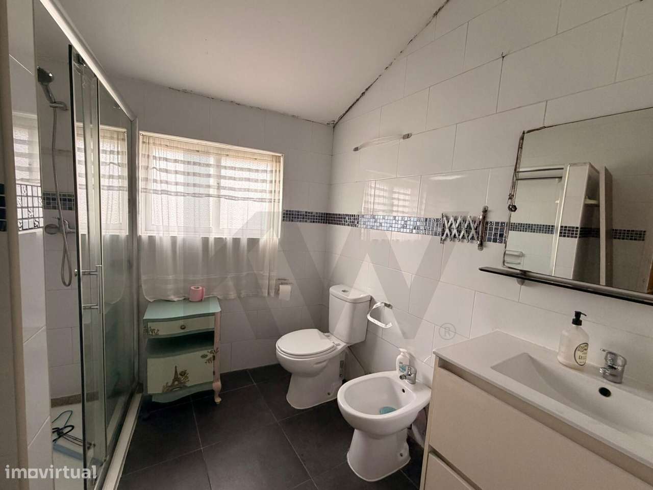 ANDAR MORADIA T2 COM CHARME PARA RENOVAR !-16