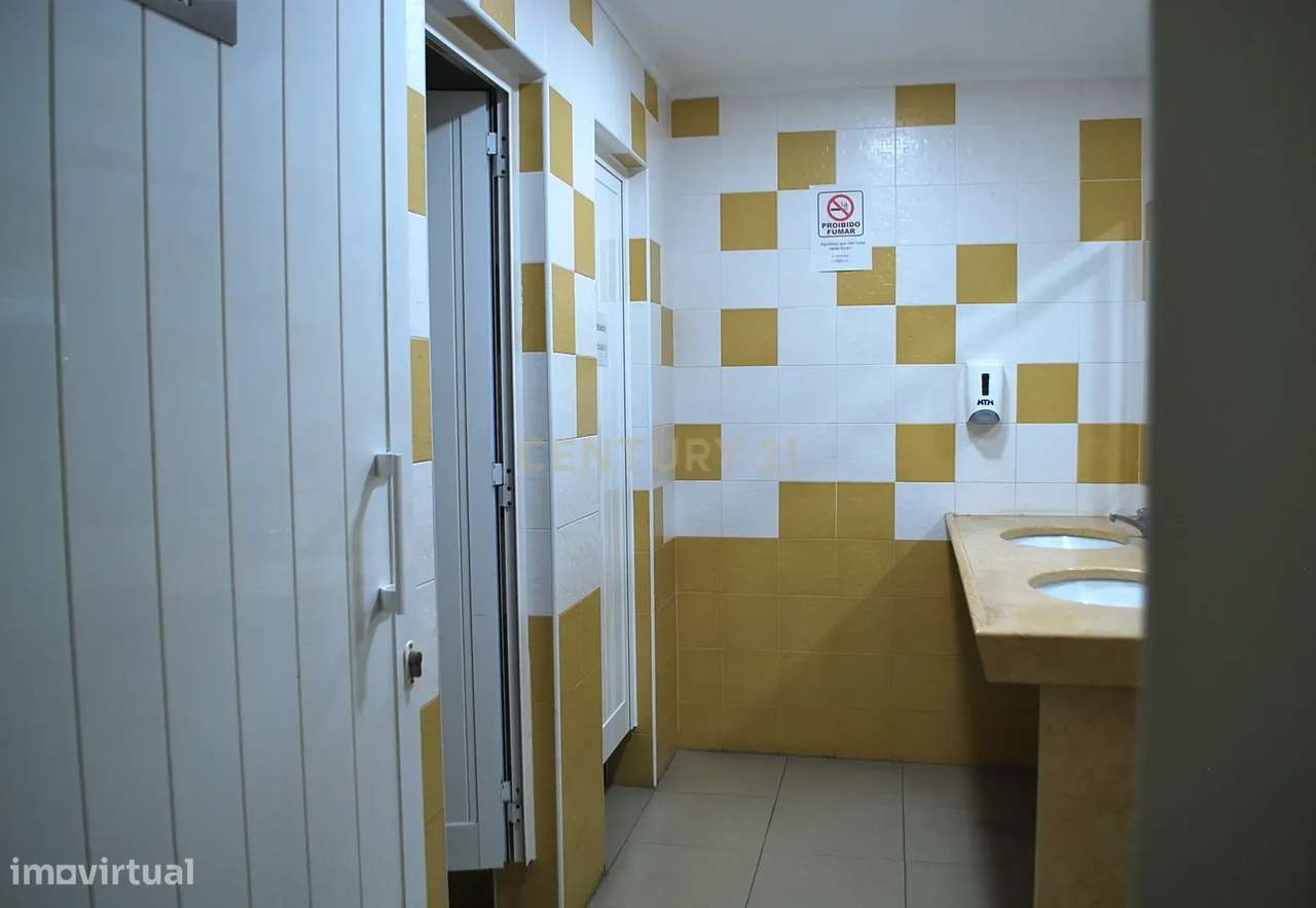 Loja na Amora com Terraço e Óptima Localização - Grande imagem: 4/9