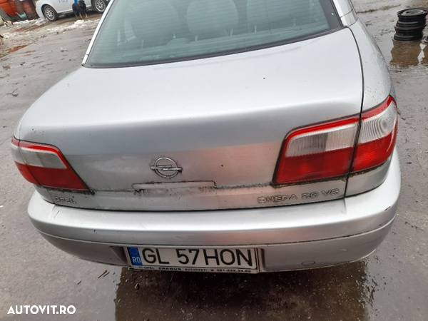 Dezmembrez Opel Omega - 4