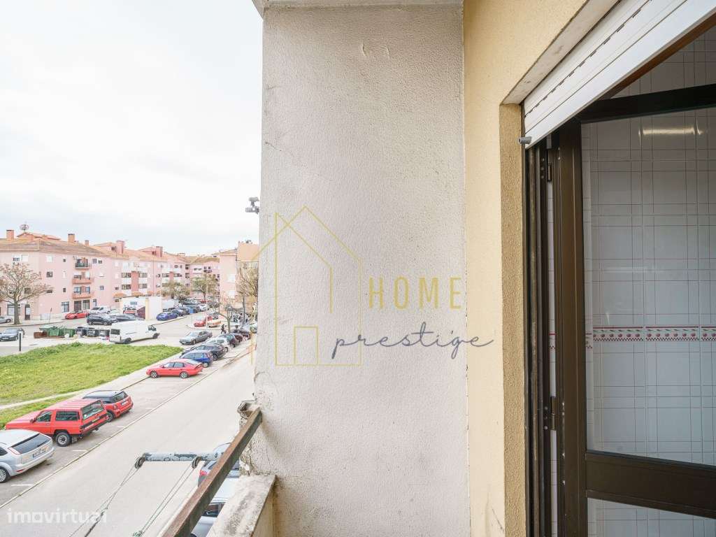 Oportunidade de Investimento | T2 Remodelado no Centro da Moita-17