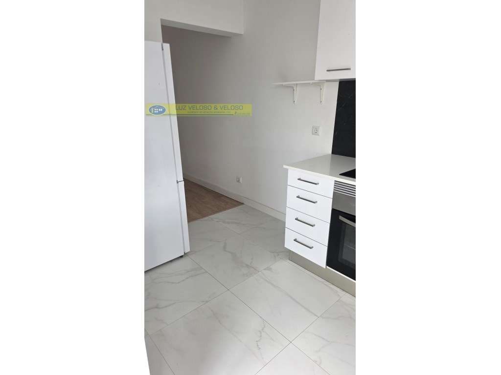 T2 Amadora REMODELADO, 2 frentes, 1 Marquise, 1 Varanda-16