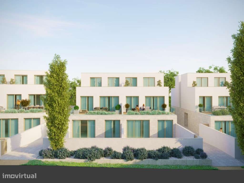 Moradia V3 Geminada com terraço e jardim, a 900 metros do mar-5