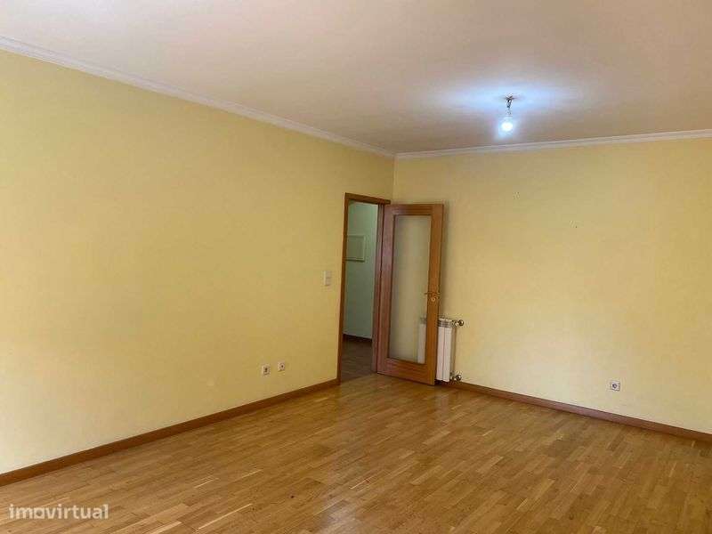 Aluga-se excelente T2 no centro de Fiães - Grande imagem: 5/12